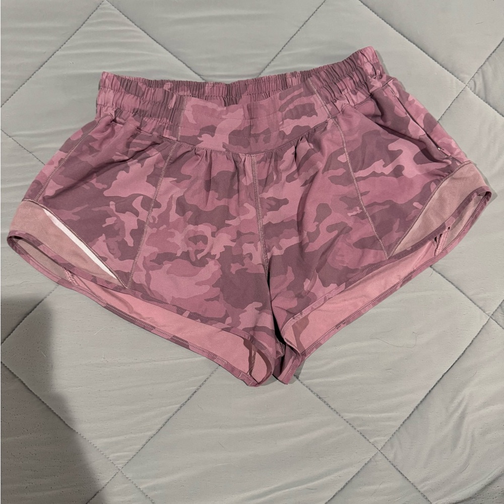 🍋Lululemon Pink Camo Hotty Hot Shorts💕